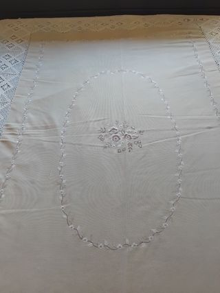 Copriletto uncinetto beige e bianco anni 60