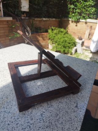 Faristol de mesa de madera