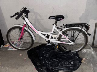 Bicicleta infantil blanca y rosa
