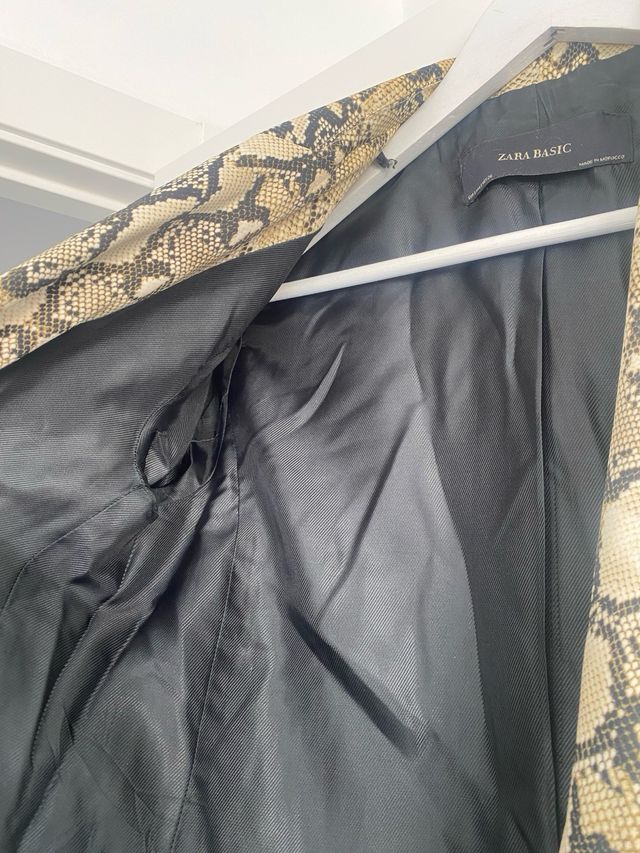 Blazer Zara Estampado Serpiente Talla S
