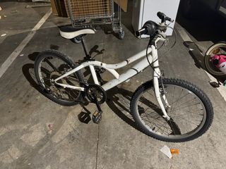 Bicicleta infantil blanca