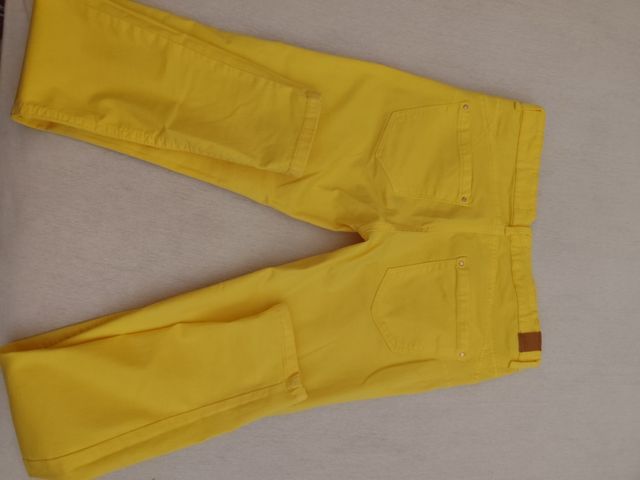 Pantalón amarillo elástico
