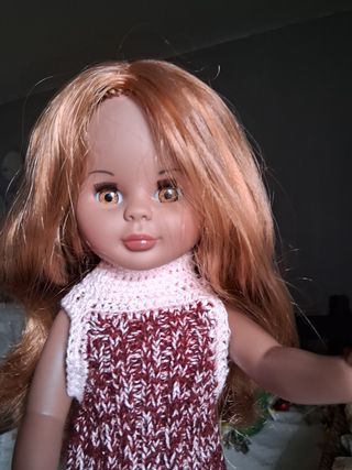 Muñeca de pelo pelirrojo y vestido tejido
KIKA