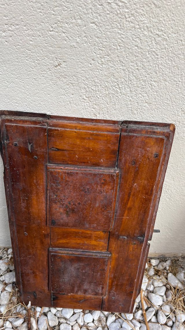 Ventana antigua madera barnizada