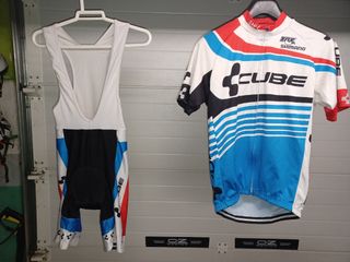 Conjunto Ciclismo CUBE Maillot y Culotte