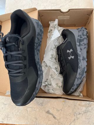 Zapatillas Under Armour Trail Negras/Gris
