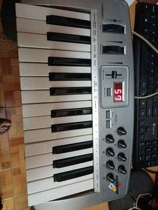 Controlador MIDI Midiman Oxygen 8