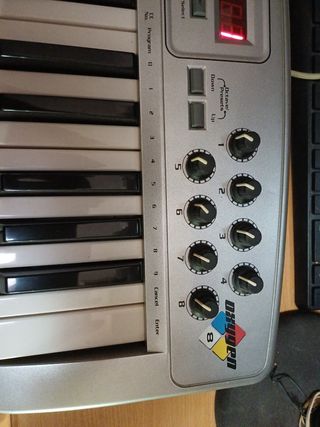 Controlador MIDI Midiman Oxygen 8