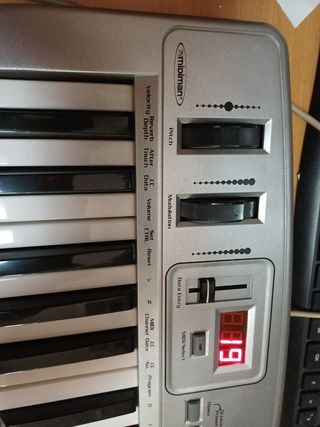 Controlador MIDI Midiman Oxygen 8