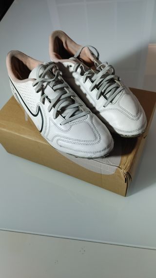 Zapatillas de fútbol Nike Blancas