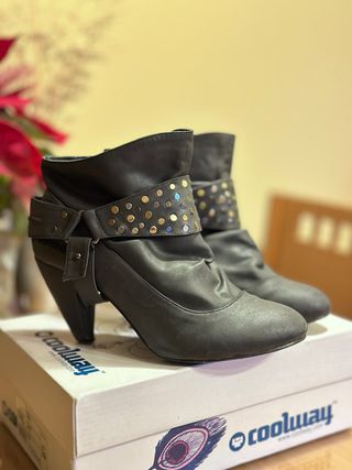 Botines Coolway grises con tachuelas