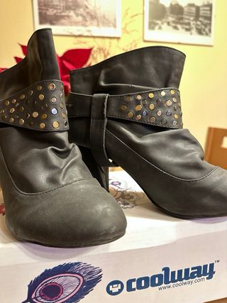 Botines Coolway grises con tachuelas