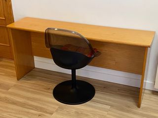 Mesa escritorio grande para  dos personas.