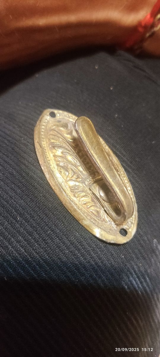 Colgador de pared antiguo