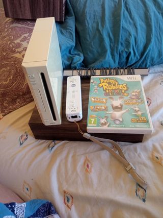 Nintendo Wii con Mando y Juego Raving Rabbids