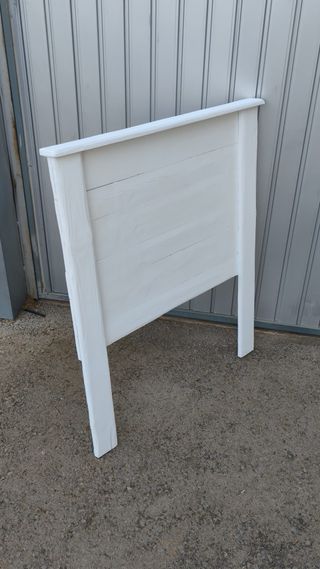 Cabecero hecho con madera de palets 