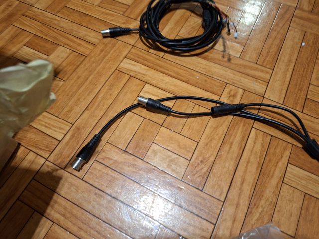 Cables eléctricos BNC y de alimentación