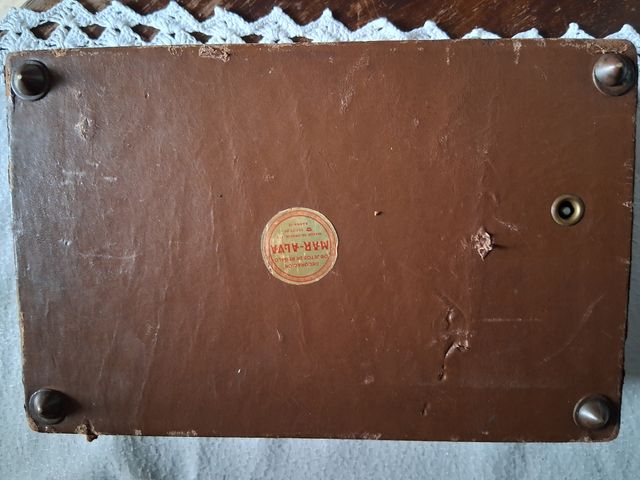 Scatola antica in pelle