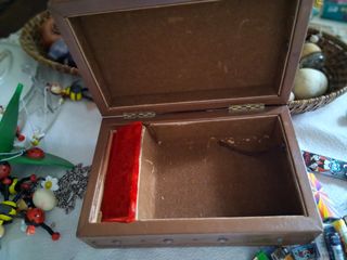 Antigua caja de cuero
