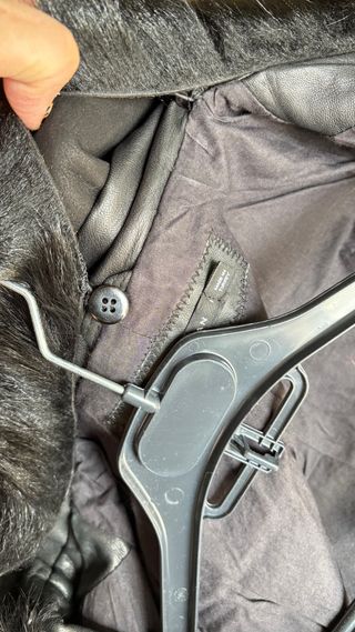Chaqueta Zara Piel Negra con Cuello Peludo