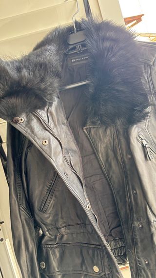Chaqueta Zara Piel Negra con Cuello Peludo