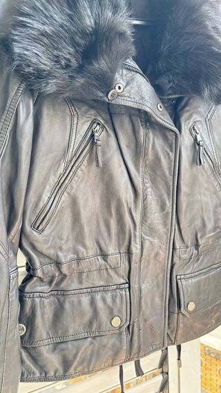 Chaqueta Zara Piel Negra con Cuello Peludo