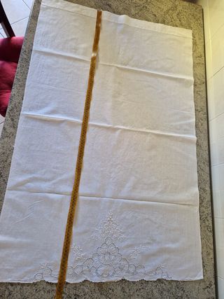 Salvietta vintage ricamata in lino