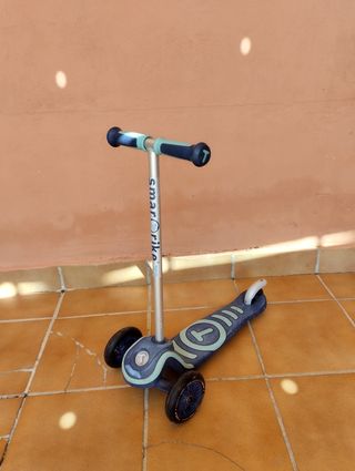 Patinete infantil 3 ruedas Smartrike con luces.