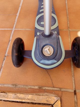 Patinete infantil 3 ruedas Smartrike con luces.