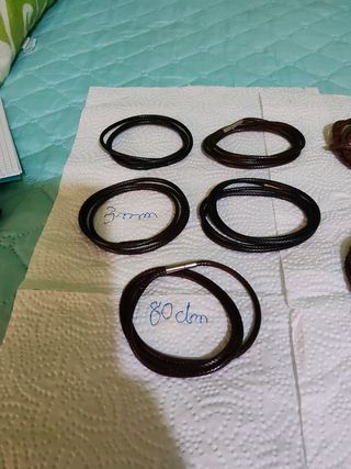 Lote de terminales metálicos y cordones 