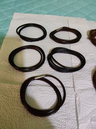 Lote de terminales metálicos y cordones 