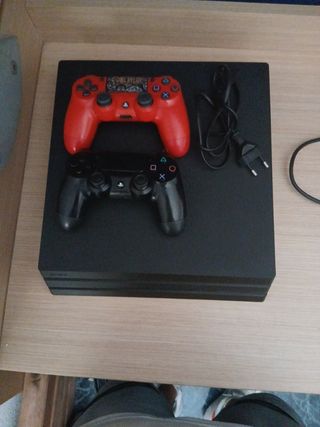 PS4 Pro con 2 mandos y 2 juegos