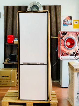 Frigorífico SHARP 185x60 No Frost Combi FRIGOMARK