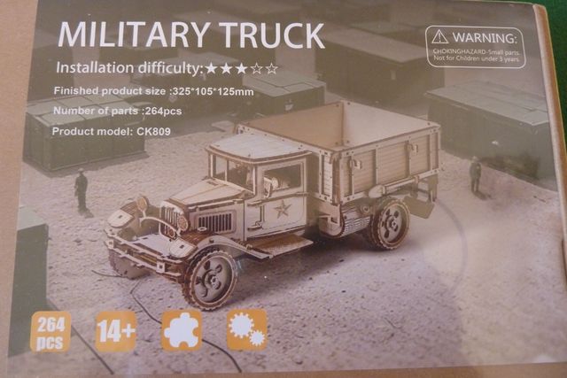 Book nook / maqueta madera PRECINTADA.