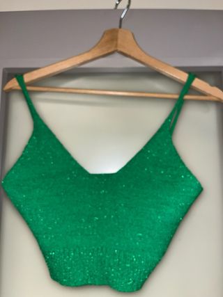 Tops verde y rojo brillante con tirantes