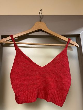 Tops verde y rojo brillante con tirantes