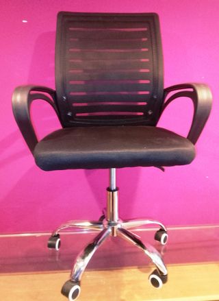 silla de escritorio y oficina elegante