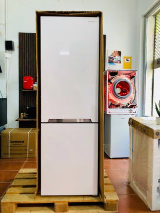Nevera SHARP 185x60 No Frost Combi FRIGOMARK