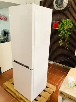 Nevera SHARP 185x60 No Frost Combi FRIGOMARK