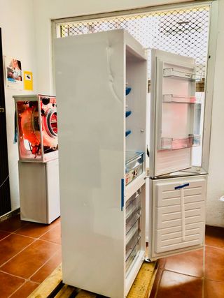Nevera SHARP 185x60 No Frost Combi FRIGOMARK