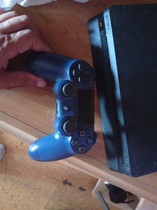 PS4 (PlayStation 4) Negra 
1 tb 
Mando con garantí