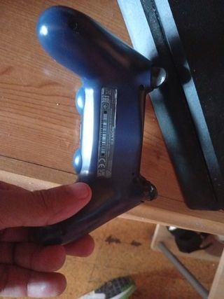 PS4 (PlayStation 4) Negra 
1 tb 
Mando con garantí