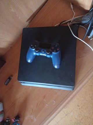 PS4 (PlayStation 4) Negra 
1 tb 
Mando con garantí