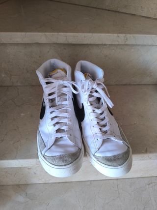 Nike Blazer Mid Talla 43 Blancas/Negras