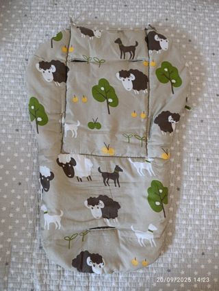 Cojín trona acolchado. Estampado ovejas. Nuevo