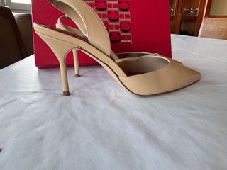 Sandalias Slingback Carolina Herrera Beige