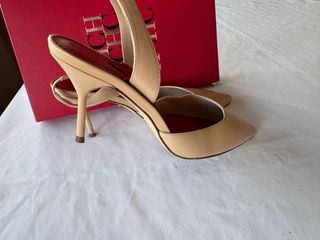 Sandalias Slingback Carolina Herrera Beige