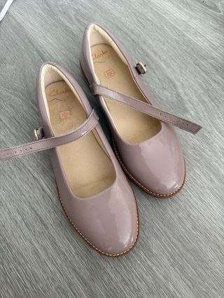 Zapatos Clarks rosas
talla 33