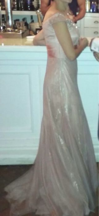 Vestido de fiesta rosa con pedrería