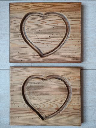 Coppia si formelle in legno  con cuore scolpito